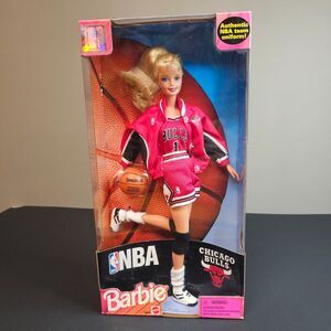 NIB Vtg Chicago Bulls Barbie 1998 NBA Basketball Red Uniform